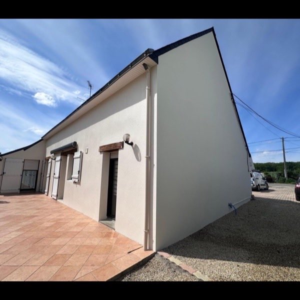 Ravalement de façade et terrasse en béton teinté