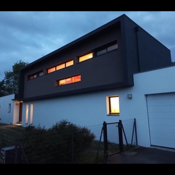 Maison contemporaine, enduit deux tons