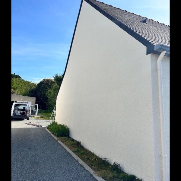Pignon entièrement repris, enduit lisse